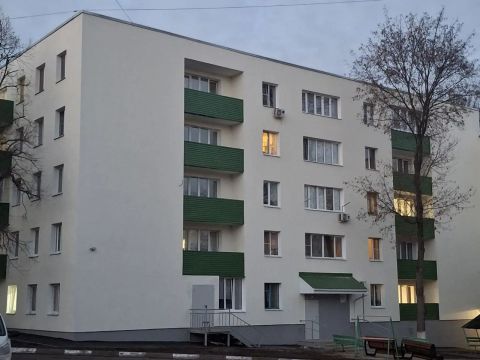 р
