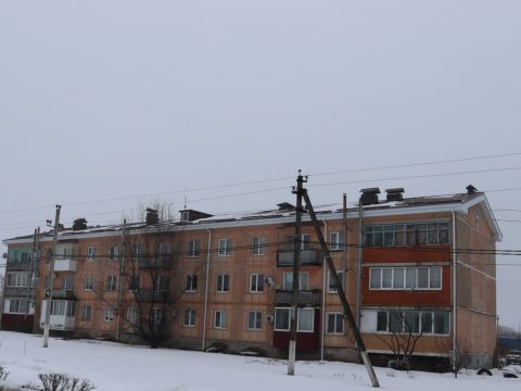 р